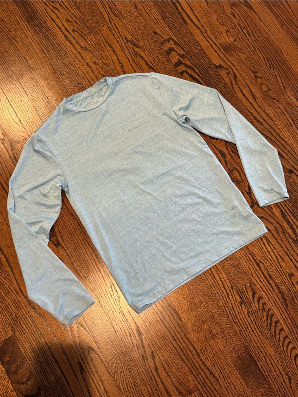 Men’s Vineyard Vines performance long sleeve athletic shirt size XS